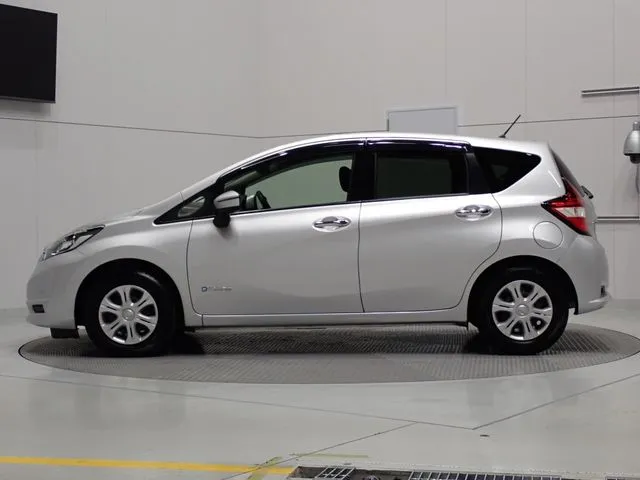 ニッサン　ノート