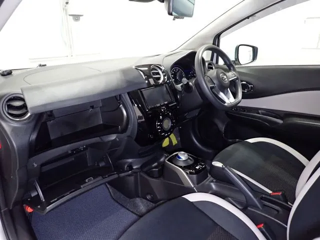 ニッサン　ノート