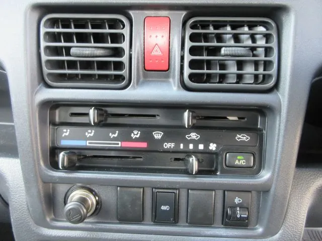 キャリイトラック　４ＷＤ（スズキ）の車両写真