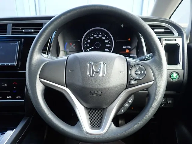 シャトル　ハイブリッド（ホンダ）の車両写真