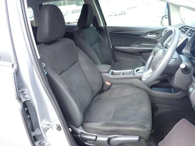 シャトル　ハイブリッド（ホンダ）の車両写真