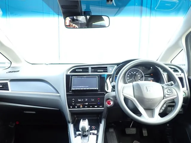 シャトル　ハイブリッド（ホンダ）の車両写真