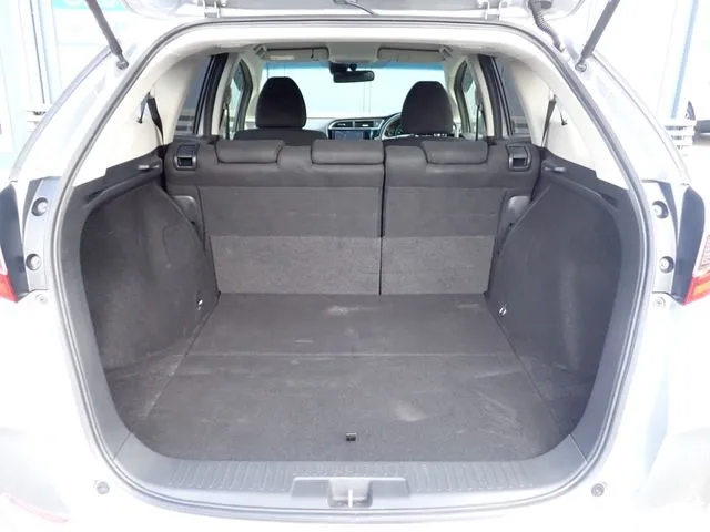 シャトル　ハイブリッド（ホンダ）の車両写真