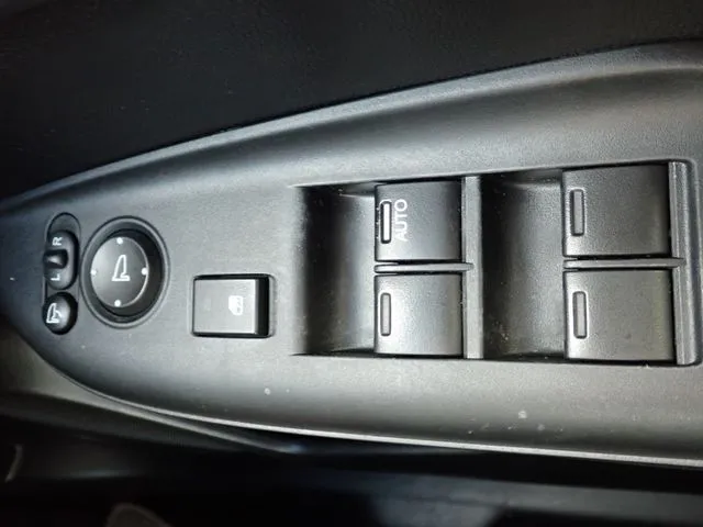 シャトル　ハイブリッド（ホンダ）の車両写真