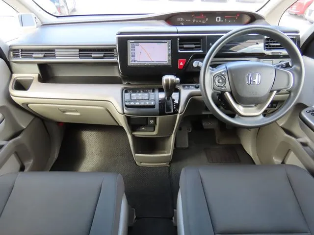 ステップワゴン（ホンダ）の車両写真