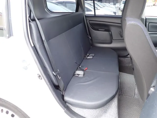 サクシードバン　２ＷＤ（トヨタ）の車両写真