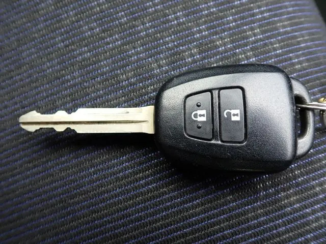 サクシードバン　２ＷＤ（トヨタ）の車両写真