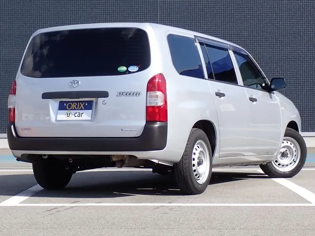サクシードバン　２ＷＤ（トヨタ）の車両写真