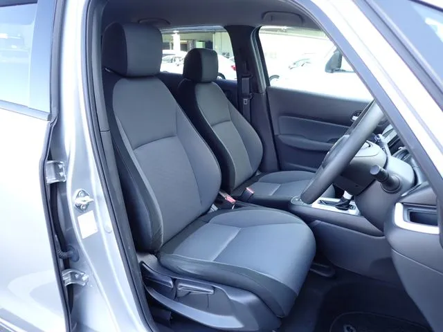 フィット　ｅ：ＨＥＶ　４ＷＤ（ホンダ）の車両写真