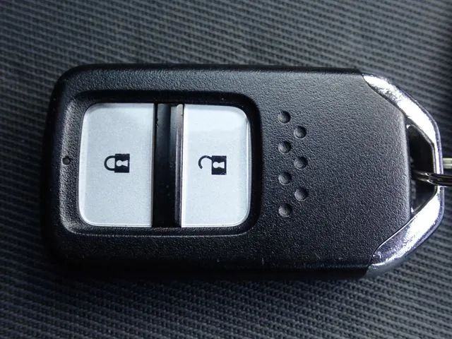 フィット　ｅ：ＨＥＶ　４ＷＤ（ホンダ）の車両写真