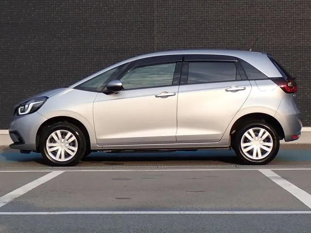 フィット　ｅ：ＨＥＶ　４ＷＤ（ホンダ）の車両写真