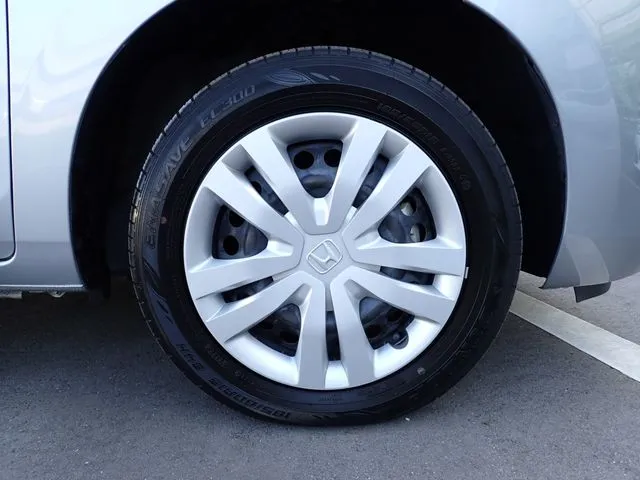 フィット　ｅ：ＨＥＶ　４ＷＤ（ホンダ）の車両写真