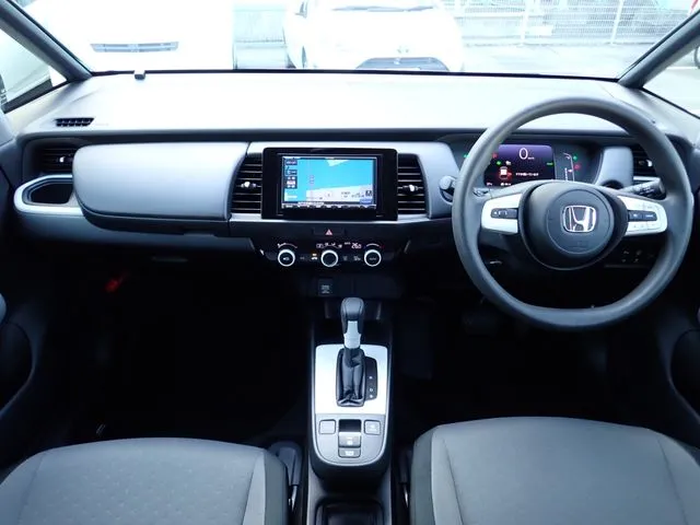 フィット　ｅ：ＨＥＶ　４ＷＤ（ホンダ）の車両写真