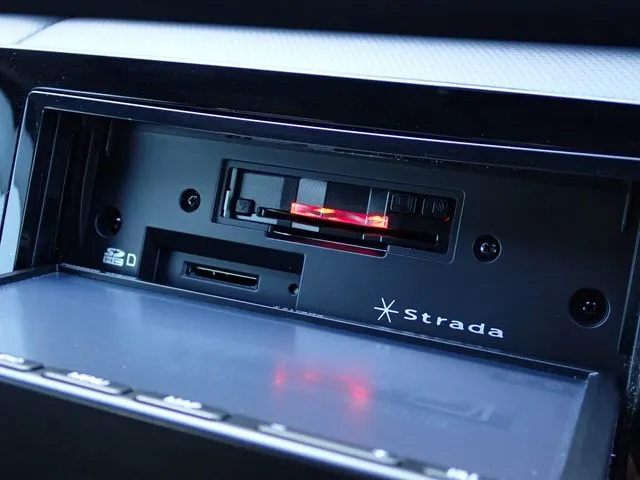 フィット　ｅ：ＨＥＶ　４ＷＤ（ホンダ）の車両写真