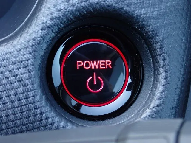 フィット　ｅ：ＨＥＶ　４ＷＤ（ホンダ）の車両写真