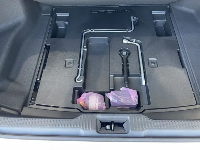 クラウン　セダン　ハイブリッド（トヨタ）の車両写真