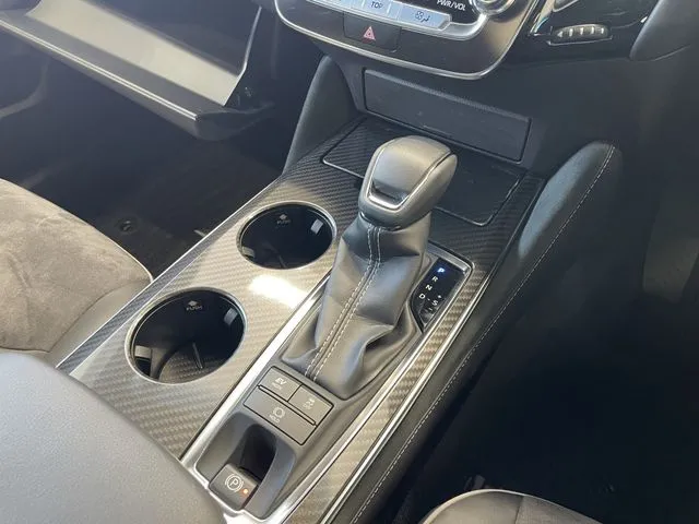 クラウン　セダン　ハイブリッド（トヨタ）の車両写真