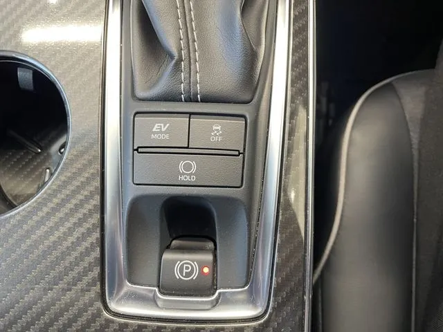 クラウン　セダン　ハイブリッド（トヨタ）の車両写真