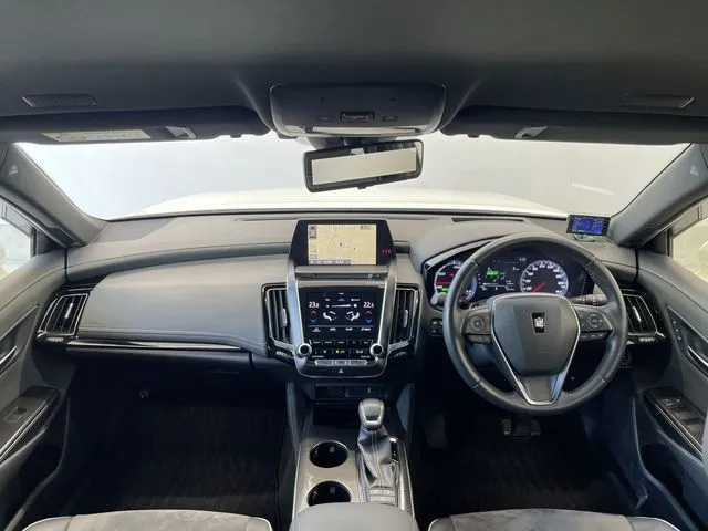 クラウン　セダン　ハイブリッド（トヨタ）の車両写真