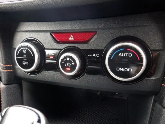 ＳＵＢＡＲＵ　ＸＶ（スバル）の車両写真