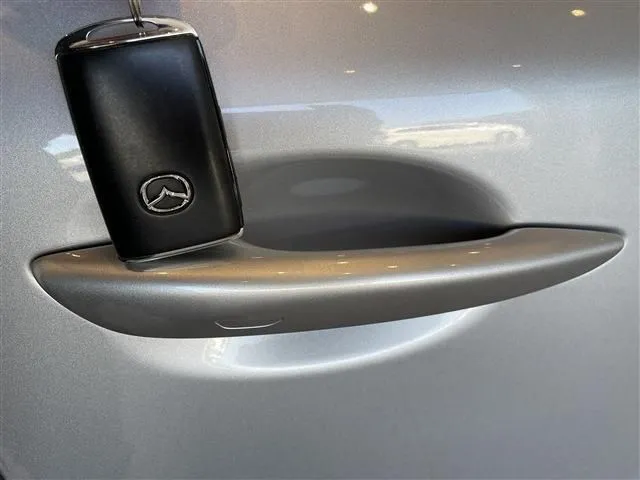 マツダ　ＭＡＺＤＡ３　セダン