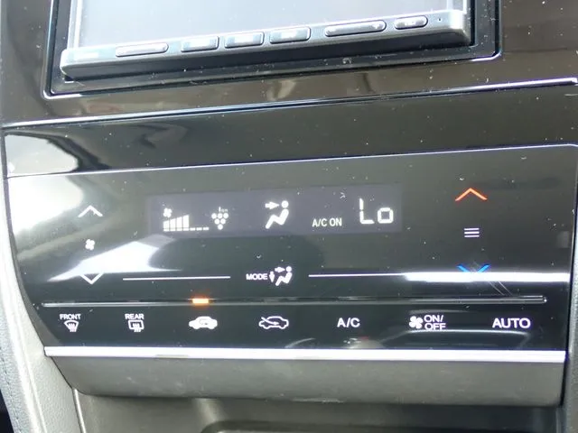 シャトル　ハイブリッド（ホンダ）の車両写真