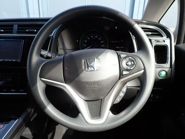 シャトル　ハイブリッド（ホンダ）の車両写真