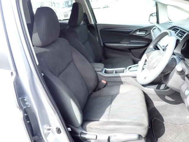 シャトル　ハイブリッド（ホンダ）の車両写真