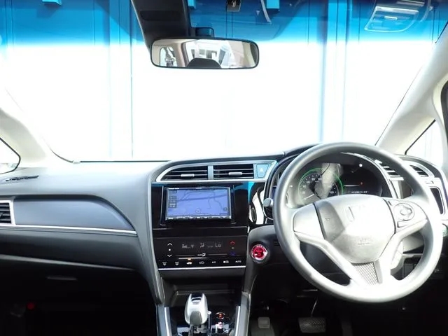 シャトル　ハイブリッド（ホンダ）の車両写真