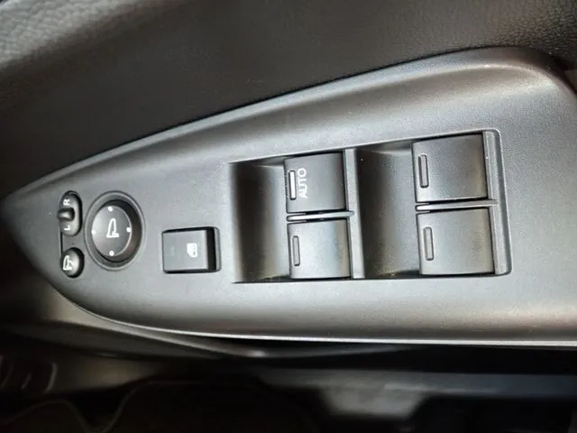 シャトル　ハイブリッド（ホンダ）の車両写真