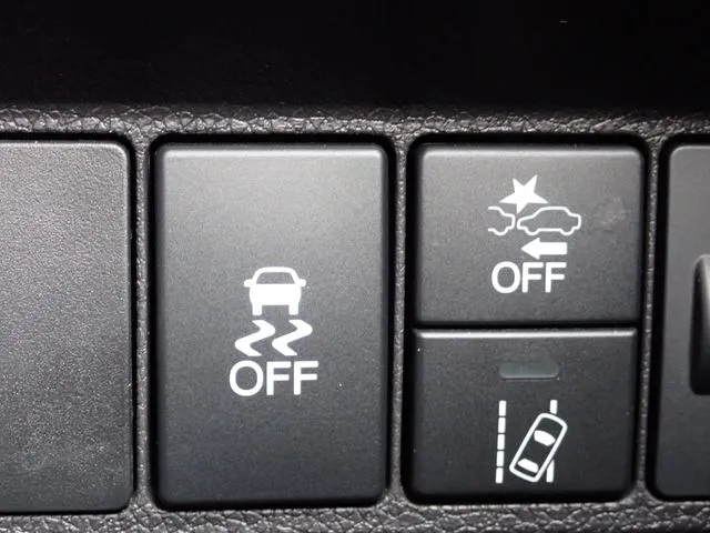 シャトル　ハイブリッド（ホンダ）の車両写真