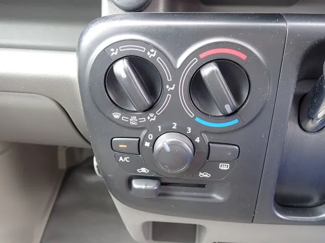 エブリイバン（スズキ）の車両写真