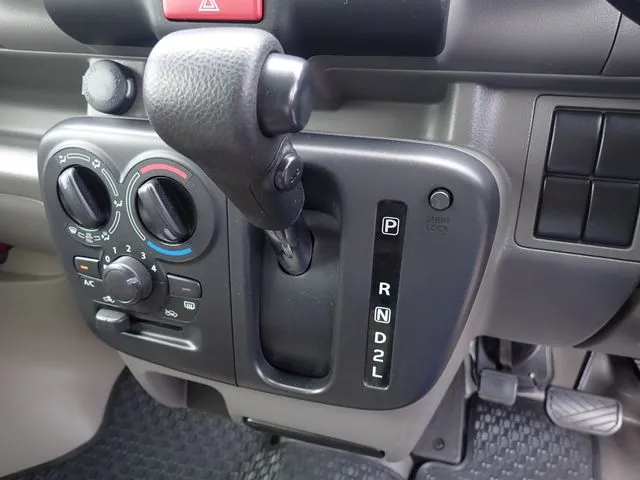 エブリイバン（スズキ）の車両写真