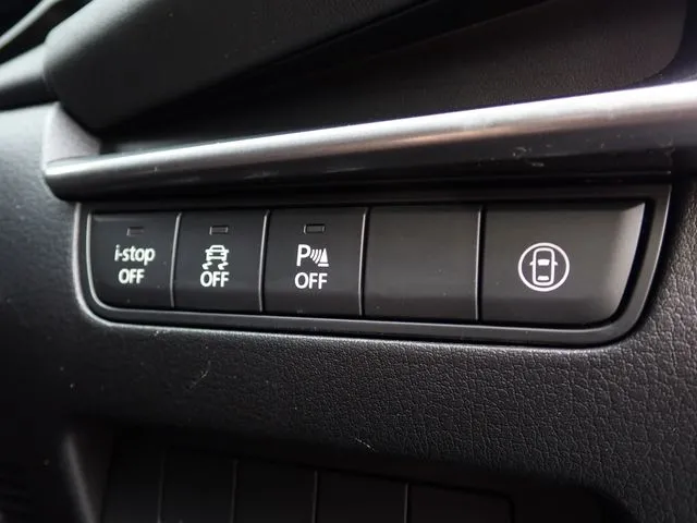 マツダ　ＭＡＺＤＡ３　セダン