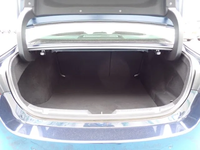 マツダ　ＭＡＺＤＡ３　セダン