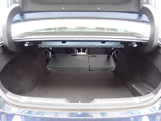 マツダ　ＭＡＺＤＡ３　セダン