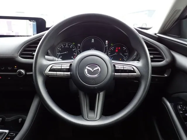 マツダ　ＭＡＺＤＡ３　セダン