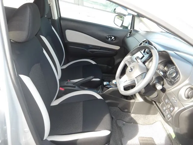 ノート（ニッサン）の車両写真