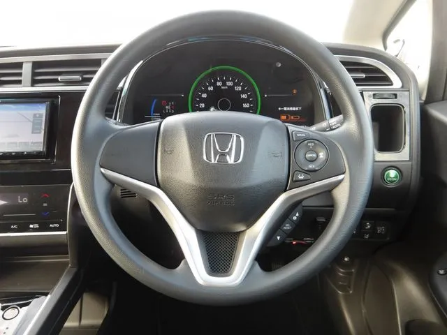 シャトル　ハイブリッド（ホンダ）の車両写真