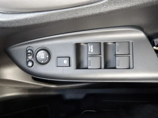 シャトル　ハイブリッド（ホンダ）の車両写真