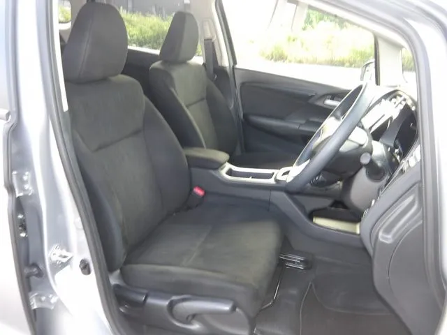 シャトル　ハイブリッド（ホンダ）の車両写真