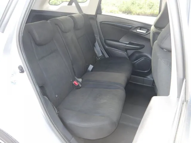 シャトル　ハイブリッド（ホンダ）の車両写真