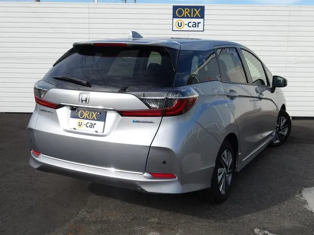 シャトル　ハイブリッド（ホンダ）の車両写真