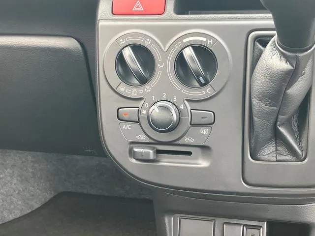 アルト　４ＷＤ（スズキ）の車両写真