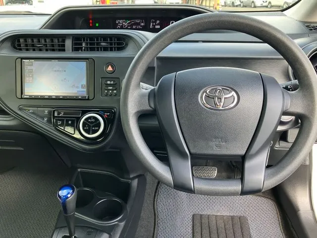 トヨタ　アクア