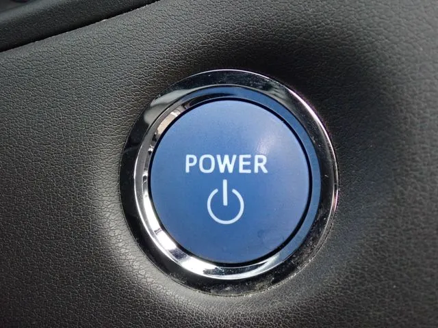 トヨタ　クラウン　セダン　ハイブリッド