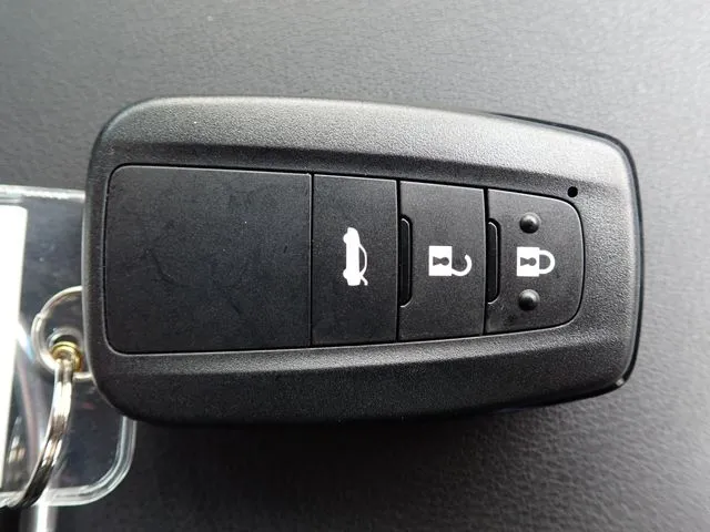 トヨタ　クラウン　セダン　ハイブリッド