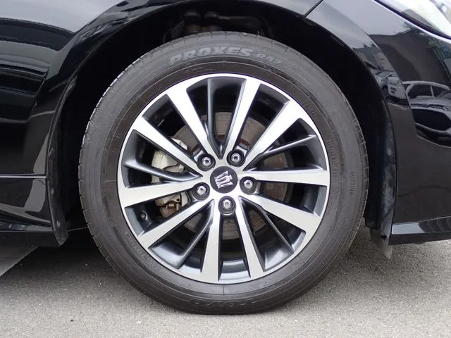 トヨタ　クラウン　セダン　ハイブリッド