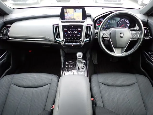 トヨタ　クラウン　セダン　ハイブリッド