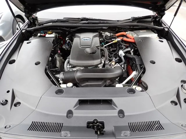 トヨタ　クラウン　セダン　ハイブリッド